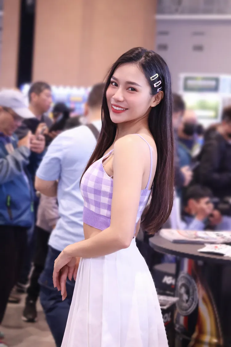 17主播體操小盈娃，暱稱盈瑩或大盈，同時也是中信兄弟啦啦隊的一員，跳起應援舞來活力十足。