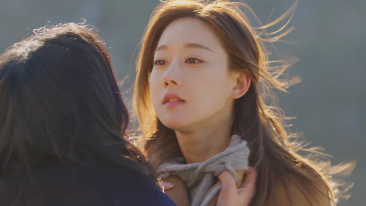 吳丞芽被閨蜜逼下懸崖。中天娛樂台提供