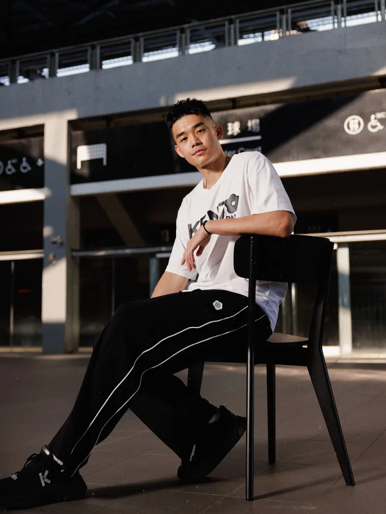 王齊麟大展188公分的身材優勢。品牌提供