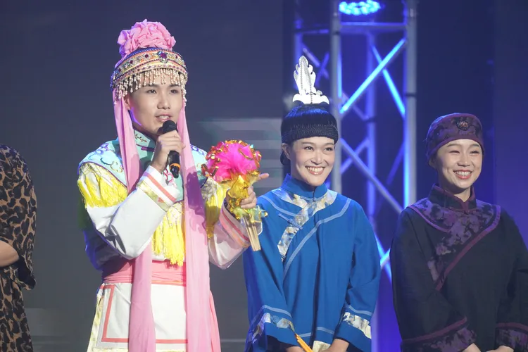 樂團LAWA和「勸世三姊妹」改編歌曲《牽亡歌，再陪你多走一段》。東森綜合提供