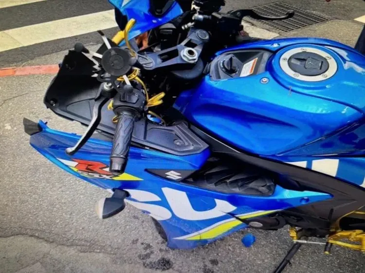 張姓死者騎乘的機車受損嚴重。民眾提供
