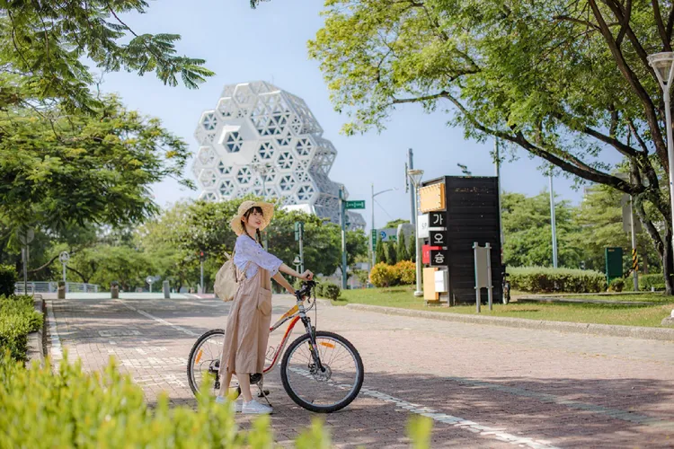 旗下13間自行車友善飯店，讓旅客在享受健康運動的同時，也能深入體驗當地風情。業者提供