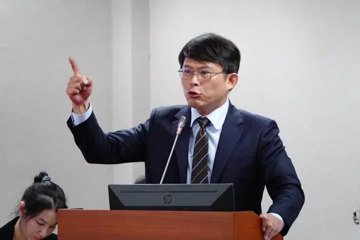 從鄭文燦到陳宗彥都壓案多年 黃國昌酸:新潮流果真很夠力!