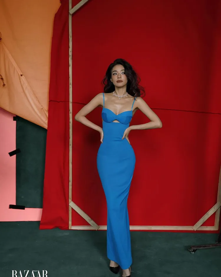 這套藍色洋裝盡顯她的婀娜好身材。翻攝舒淇IG