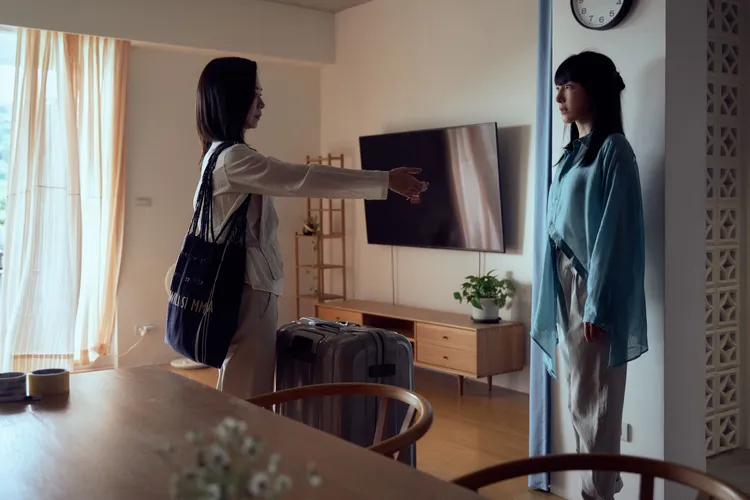 謝盈萱（左）、楊謹華《影后》首度同台合作，從情同姐妹的閨蜜變成不再相見的宿敵。