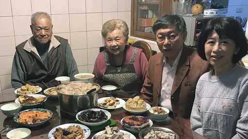 柯媽媽「罵我們的會被雷劈被神罰」　保證柯文哲不會貪污造假