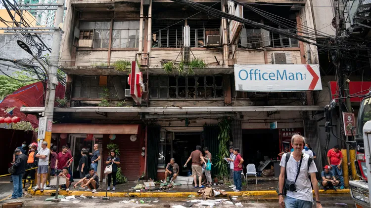 圖中可見經火災燒毀後建築樣貌。路透社