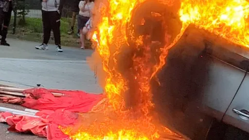 英國爆13年來最嚴重暴動　首相警告讓極右翼「後悔」