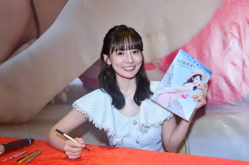 女星林莎沖繩湯屋拍全裸寫真 驚喊和李易絕不可能