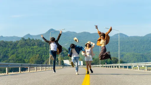 Booking.com揭密「Z世代旅遊趨勢」 逾7成受社群影響動機期待獨旅冒險