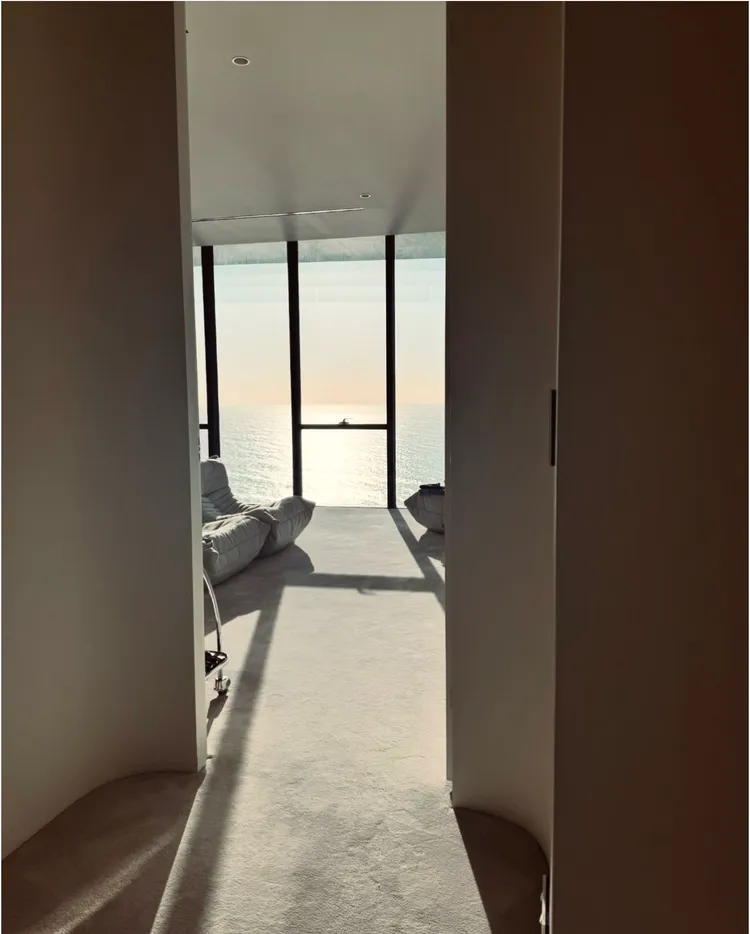 孫芸芸在澳洲的家腳下就是大海。翻攝孫芸芸IG