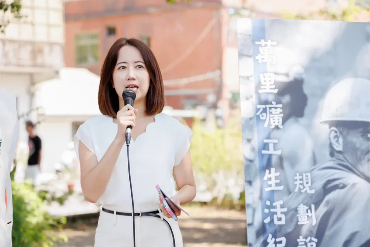 民進黨發言人戴瑋姍表示，目前公益信託都委由洪範法律事務所處理。民進黨提供