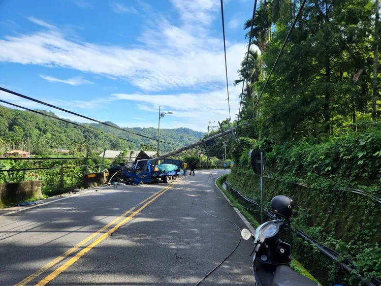 事故造成當地400多戶停電，台電預計下午5時完成搶修恢復供電。台電提供