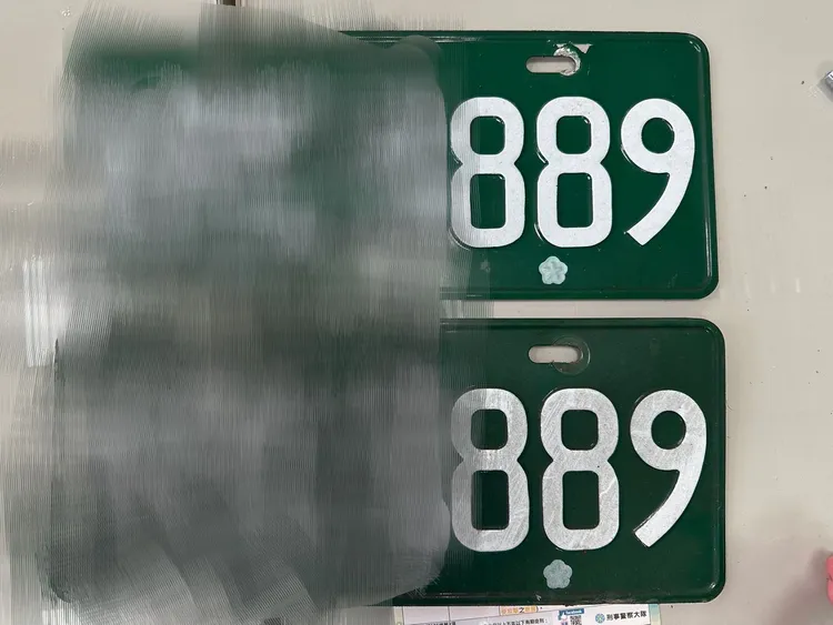 警方查扣偽造車牌。桃園警分局提供