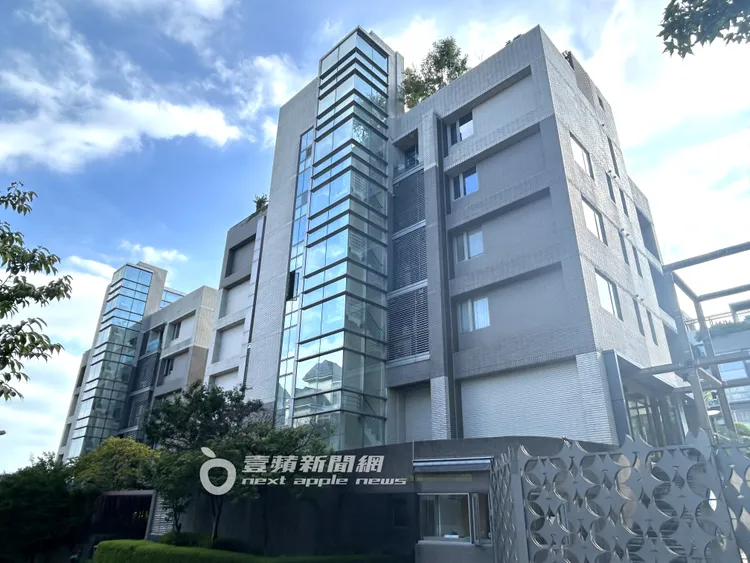 涉性侵案的Nono跟老婆朱海君住在內湖的「香草山莊」。特勤中心攝