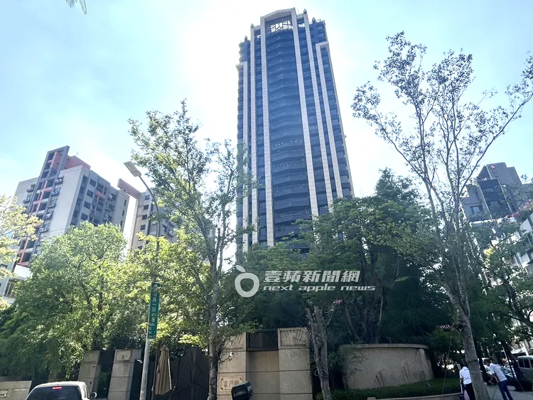 林俊傑近來忙著世界巡演，返台後出入內湖價值4億元以上的「長虹天璽」豪宅。特勤中心攝