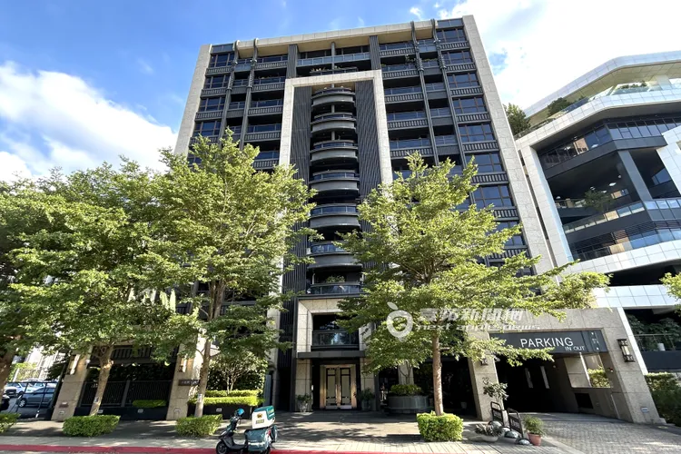 「金曲歌王」曹格的工作室位於內湖5期「新潤峰哲」。特勤中心攝