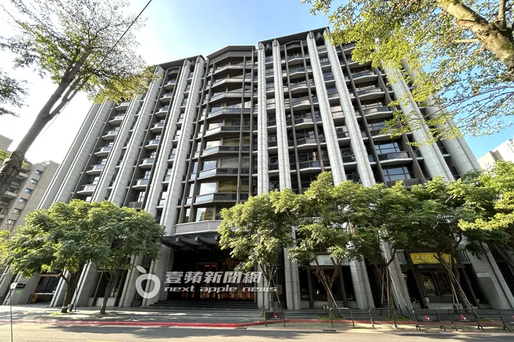 內湖5期的「VICTOR嘉醴」吳宗憲、吳姍儒、鹿希派、趙又廷、高圓圓、王柏傑、謝欣穎、Gino、篠崎泫等都是鄰居。特勤中心攝