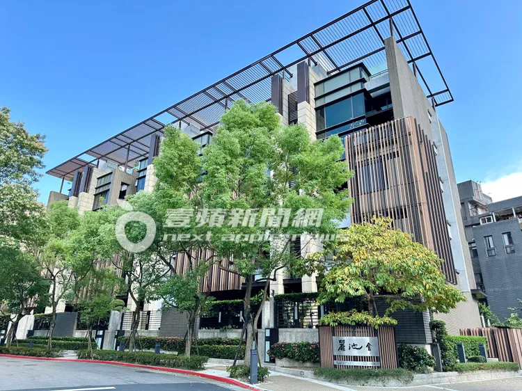 Ella婚後與老公住在內湖四期的億級連棟別墅豪宅「麗池會」。特勤中心攝