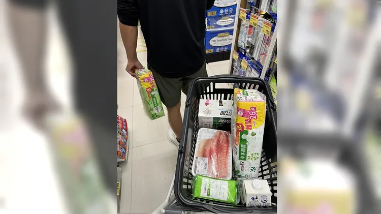 男友硬要買綠色衛生棉，才知道工程師的傳說。翻攝自我愛全聯-好物老實説