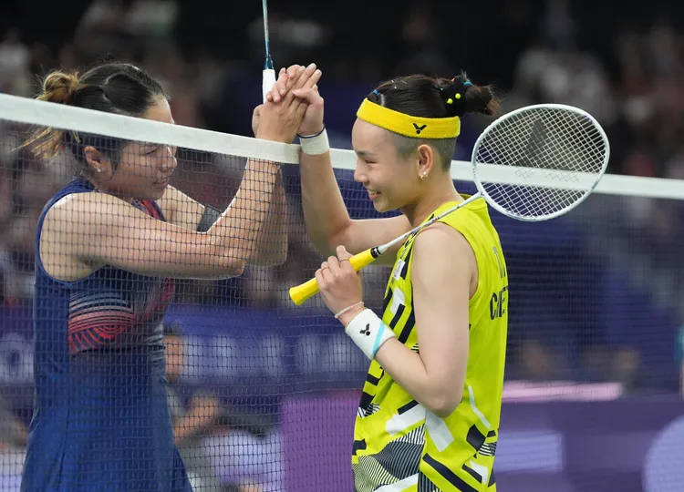 戴資穎和依瑟儂相擁而泣。  中華奧會提供