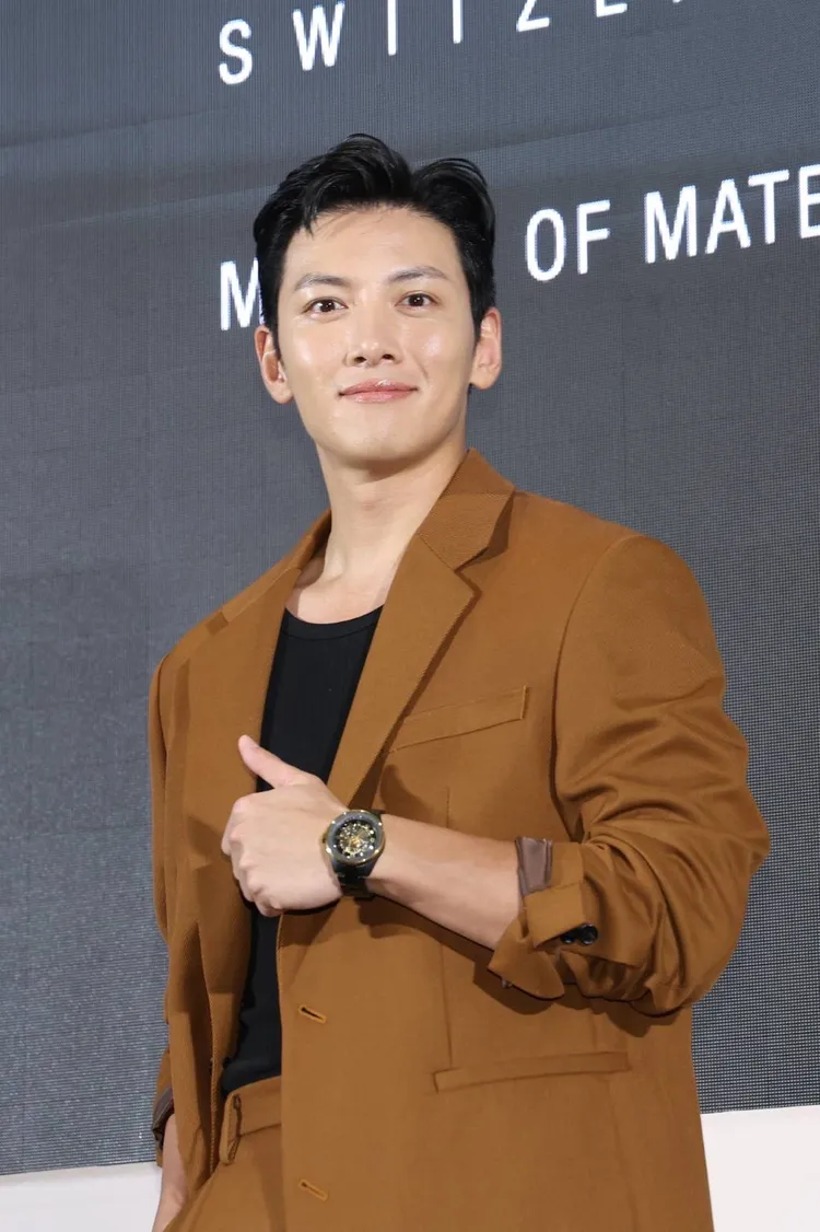 池昌旭搭配庫克船長系列高科技陶瓷台北101限量版腕錶帥氣亮相。攝影中心攝