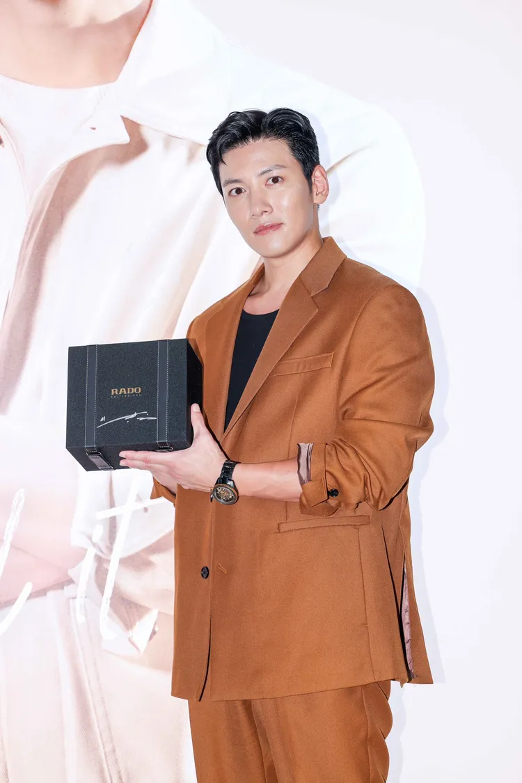 池昌旭為了RADO台北101旗艦店獨家販售的Captain Cook來台。攝影中心攝