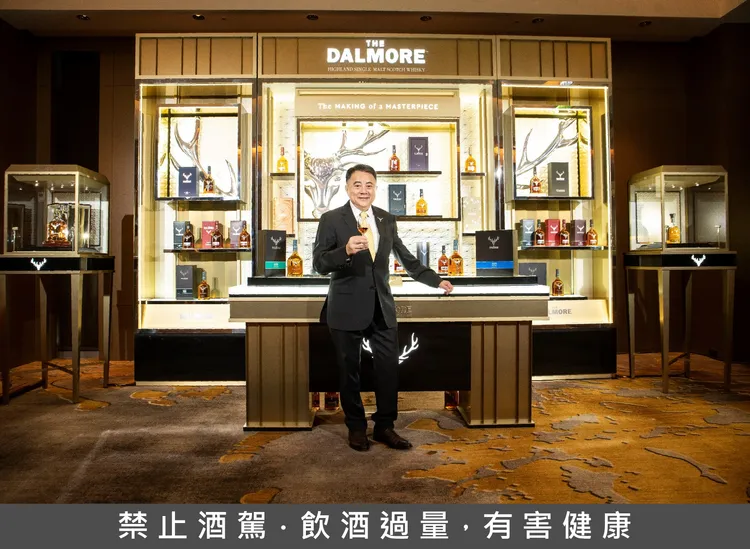 大摩獨家代理的尚格酒業董事長奚大寧與大家分享著眾多大摩珍稀典藏酒款