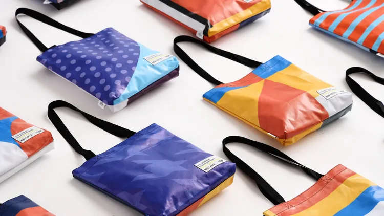 每款帆布袋皆由在地專業師傅們的巧手創造。業者提供