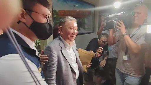 應曉薇京華城案疑收賄列被告 沈慶京晚間現身「老神在在」