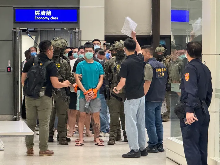 此案件警方日前已將11名通緝犯押解抵台，台中地檢昨晚聲押欲偷渡出境的18名詐團成員獲准。資料照片、警方提供