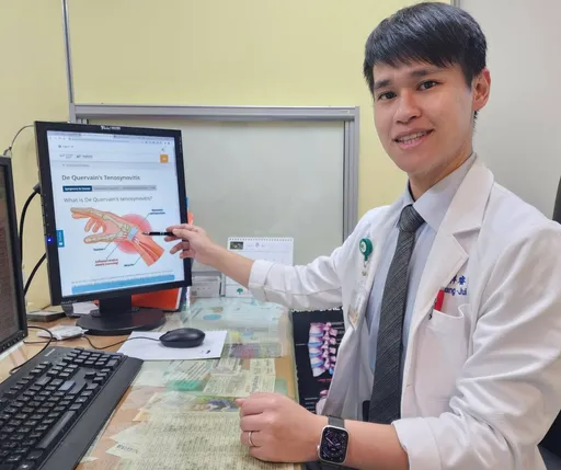 抱小孩、常打字、滑手機都會「媽媽手」！　專業醫師教撇步　大拇指運動擺脫「痛痛人」