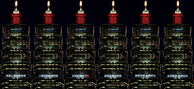 8月5日麟洋配奪下巴黎奧運台灣隊首面金牌時，台北101大樓點燈打字，感謝每位選手全力以赴、爭取勝利。圖片取自台北101臉書