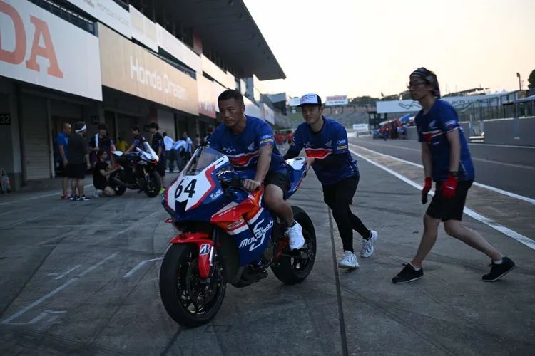 配備普利司通輪胎之贊助車隊，自2006年起創造了連續17次奪冠，並且是第11次獨佔頒獎台(第一名到第三名)的歷史成就。業者提供