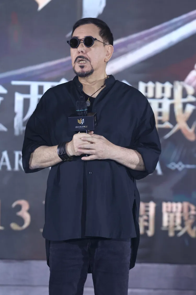 黃秋生關心老同學身體。資料照片