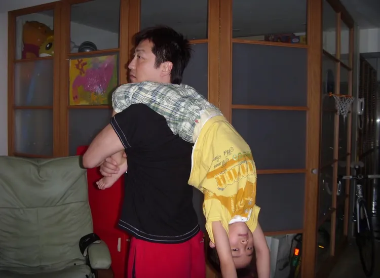 哈林父子有趣照片。翻攝庾恩利小紅書