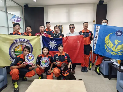 不只拚奧運!新北搜救犬今赴芬蘭征戰世界賽 局長授旗鼓舞為國爭光