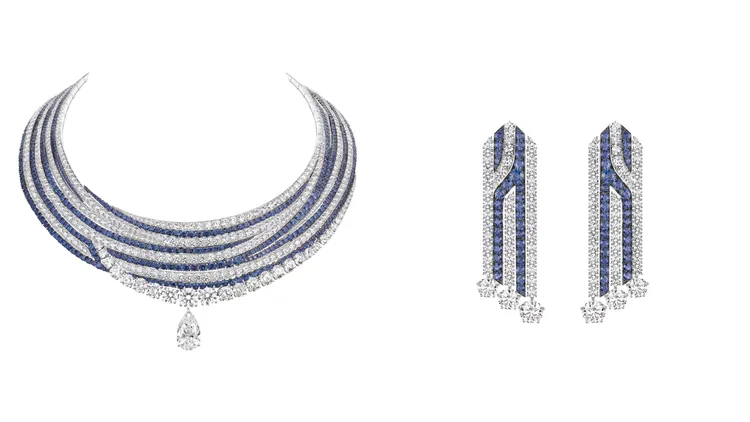 Harmonie 18K白金可轉換式項鍊（左圖），鑲嵌1顆8.72克拉梨形IIA型D FL鑽石，4顆明亮式切割D FL鑽石，總重量8.44克拉，18顆明亮式切割DE VVS1/2鑽石，總重量15.27克拉，圓形藍寶石和明亮式切割鑽石，1億3500萬元；18K白金耳環（右圖）鑲嵌6顆明亮式切割E VVS1鑽石，圓形藍寶石和 明亮式切割鑽石。品牌提供