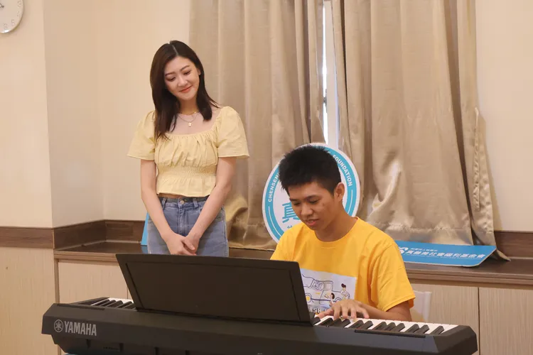 林逸欣投身公益不遺於力。真善美社會福利基金會提供