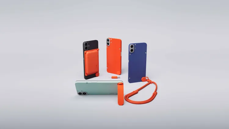 CMF Phone 1主打創新的模組化設計，可拆卸的背殼與自行加裝的配件組合，消費者可自行DIY專屬於自己的獨特設計。CMF提供。