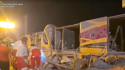 影片|伊朗朝聖公車煞車失靈翻覆! 28名巴基斯坦乘客死亡23人重傷