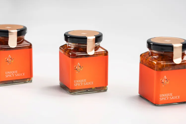 S･S･A･W推出秘製辣椒醬，以多種香料精心熬製，無人工添加物。搭配新款麵食，滿足嗜辣的需求。業者提供