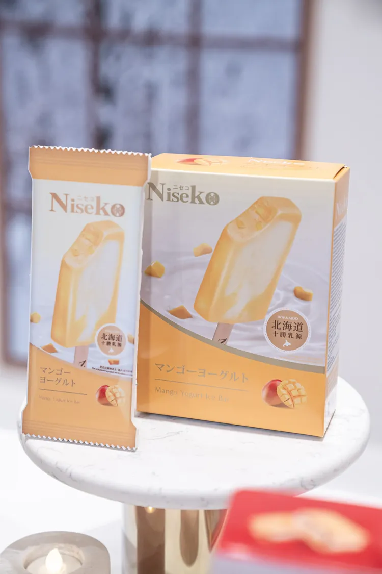 「芒果優格雪糕」以熱帶水果之王芒果入料，濃郁芒果與清爽優格酸甜交織，能嘗到真材實料的芒果顆粒，「咀嚼系」必須要來一支。業者提供