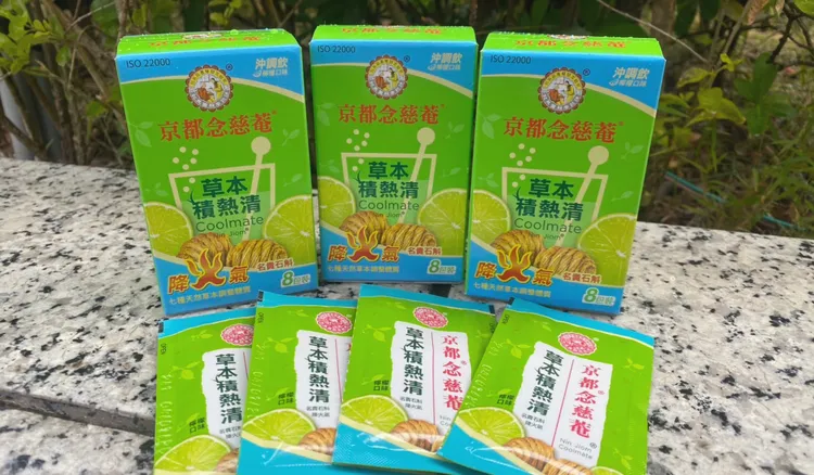 ▲「京都念慈菴草本積熱清」可降火氣，調整好體質，是夏天網友大推的消暑聖品。