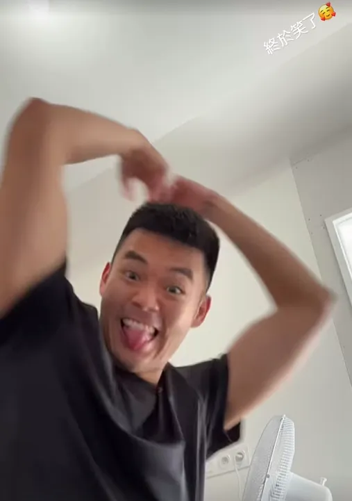 賽後王齊麟開心俏皮吐舌。翻攝陳詩媛IG