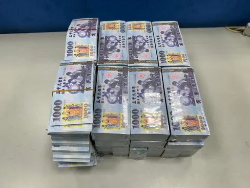 新北婦遭詐810萬又被情勒1000萬 大量「冥鈔」立功助警逮18歲車手