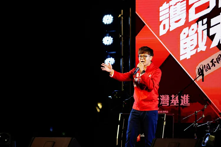 張博洋建議柯志恩市長參選人重提愛情摩天輪、賽馬場，不敢提案就是打假球假挺韓。翻攝畫面