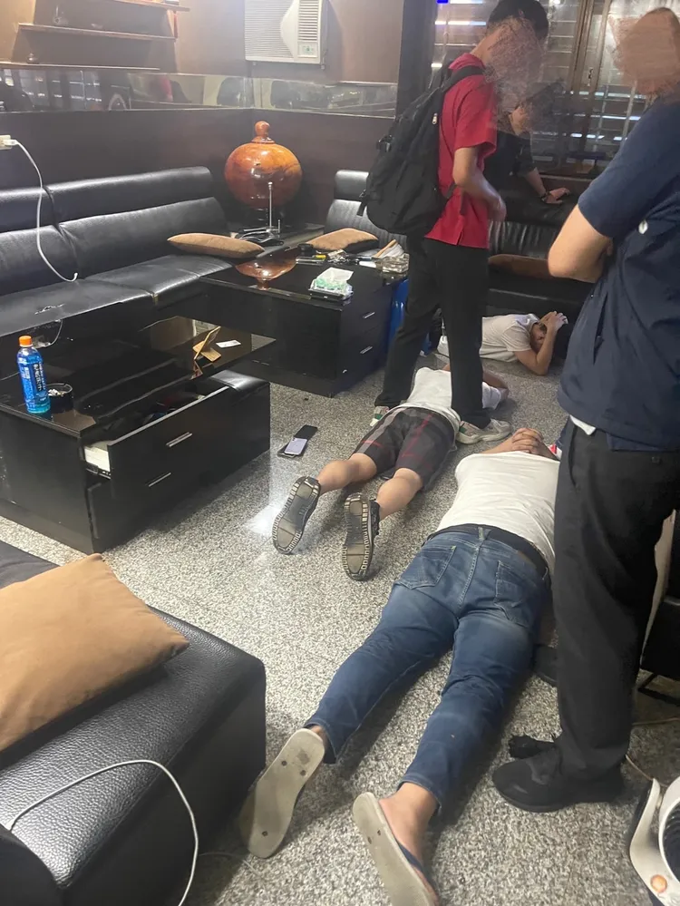 警方壓制嫌犯。警方提供