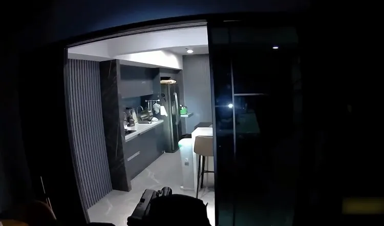 警方對茶行進行攻堅。警方提供