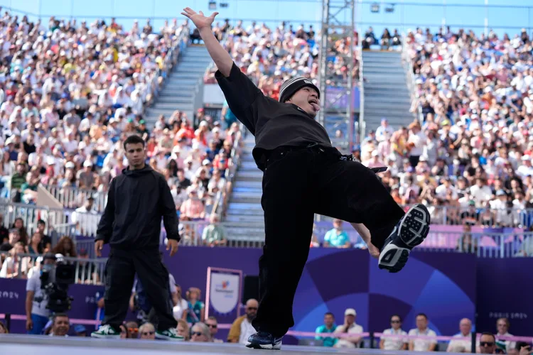 孫振上奧運舞台(右)。美聯社